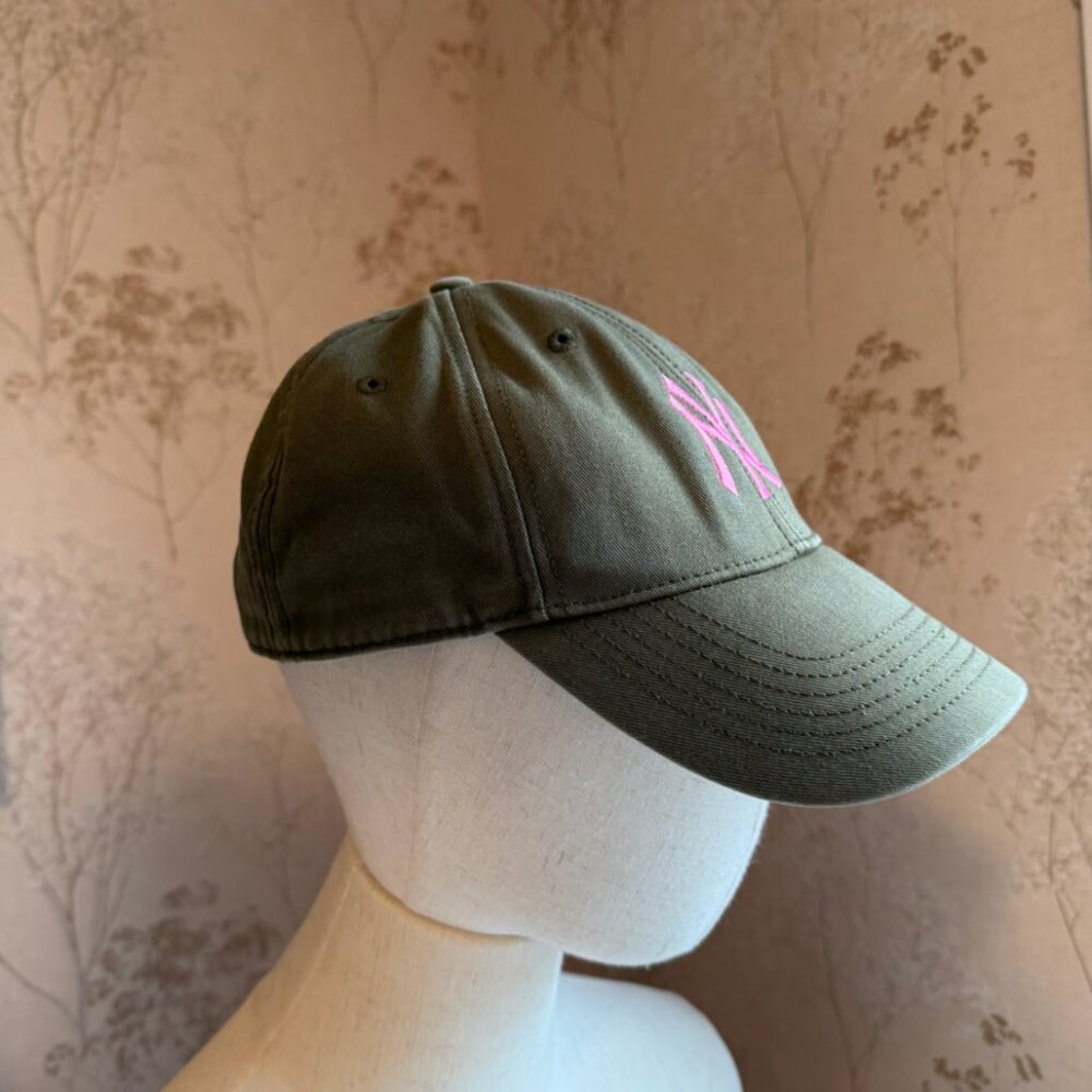 New York Yankees Clean up hat in moss green with pink - Picture 6 of 16